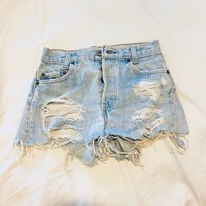 Vintage Levis high waisted shorts 24